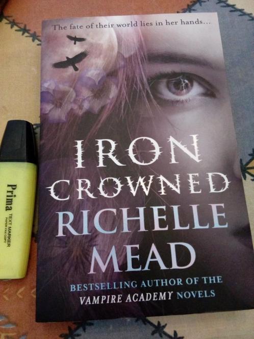 Richelle mead: iron crowned, Boeken, Fantasy, Gelezen, Ophalen
