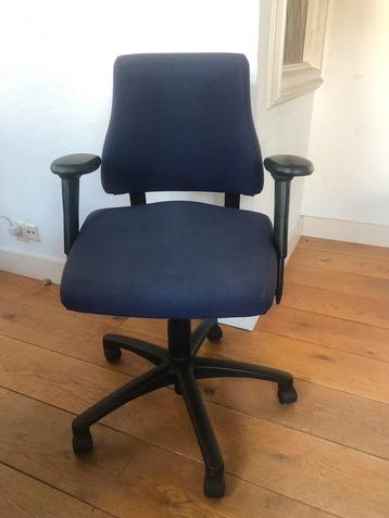Ergonomische Bureaustoel BMA Axia Pro. Nieuwprijs €1.089, beschikbaar voor biedingen