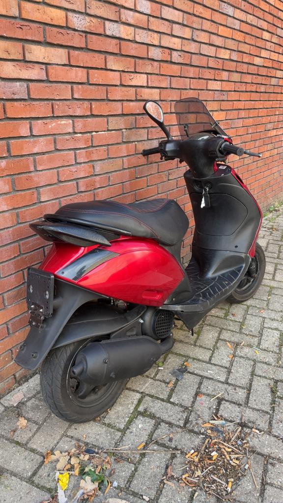 piaggio zip 172cc, Fietsen en Brommers, Scooters | Piaggio, Zo goed als nieuw, Zip, Maximaal 45 km/u, Tweetakt, Ophalen