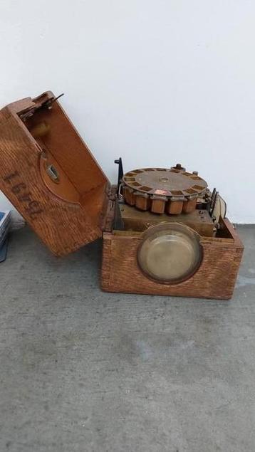 Antieke duivenklok beschikbaar voor biedingen