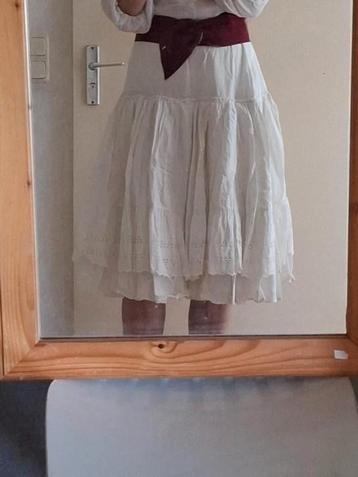 Leuke witte stroken rok beschikbaar voor biedingen