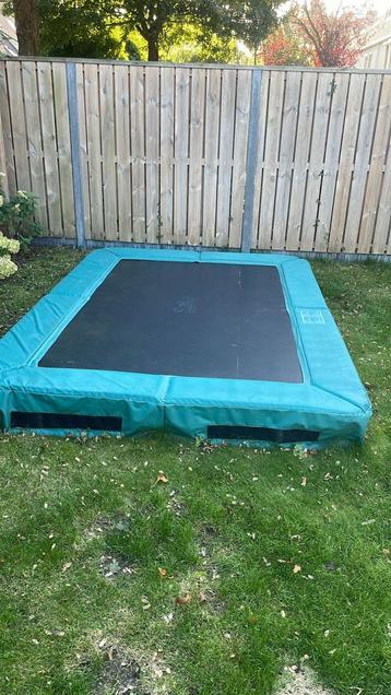 Salta ingraaf trampoline beschikbaar voor biedingen