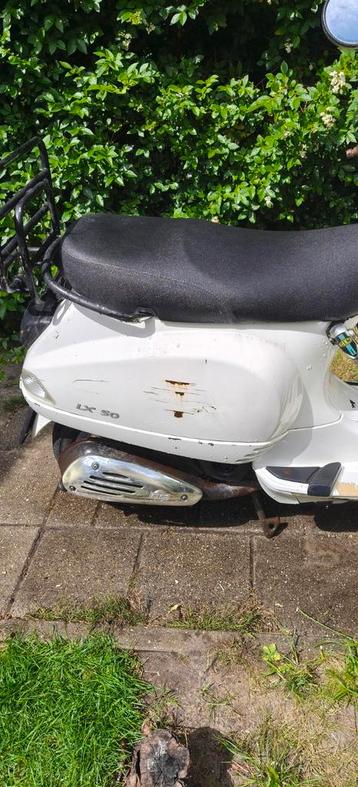 Vespa LX 50cc - Gebruikt, met gebruikerssporen beschikbaar voor biedingen