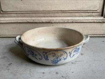 Beboterde schaal met oren *floor epe* beschikbaar voor biedingen