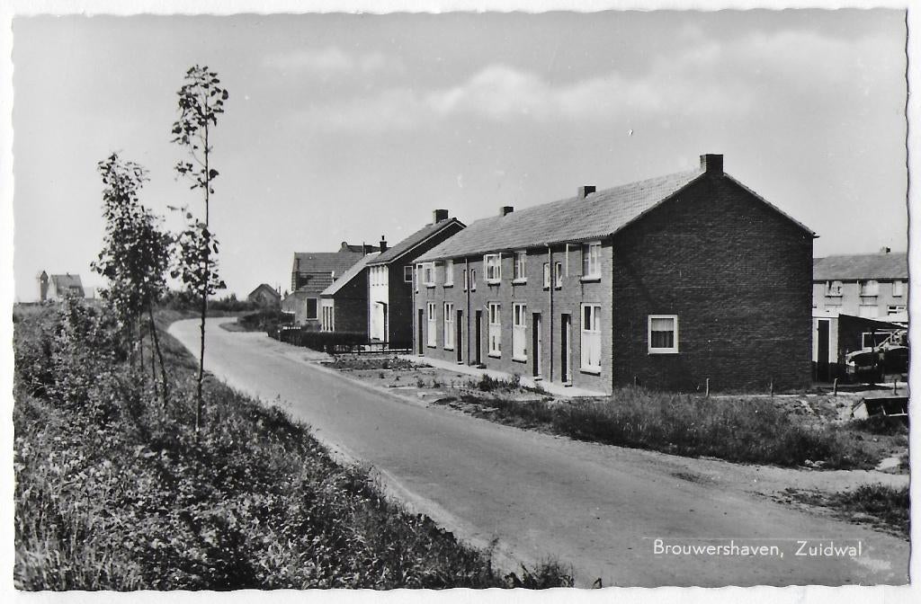 Brouwershaven Zuidwal Oude ongelopen Ansichtkaart (B3422 ), Verzenden, 1960 tot 1980, Ongelopen