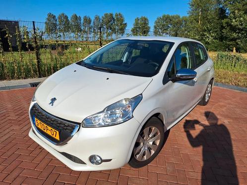 Peugeot 208 1.2 VTI 60KW/82PK 5-D 2014 Wit, Auto's, Peugeot, Particulier, Trekhaak, Benzine, A, Hatchback, Handgeschakeld, Origineel Nederlands