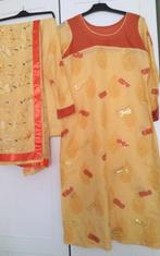 Maat M geel geborduurde 3 delige indiase kameez broek, Kleding | Dames, Maat 38/40 (M), Overige typen, Geel, Ophalen of Verzenden
