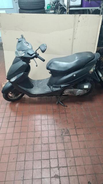Peugeot V Clic Scooter beschikbaar voor biedingen