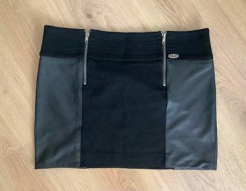LIU JO stoer zwart rokje met fux leather maat 42. NIEUW beschikbaar voor biedingen