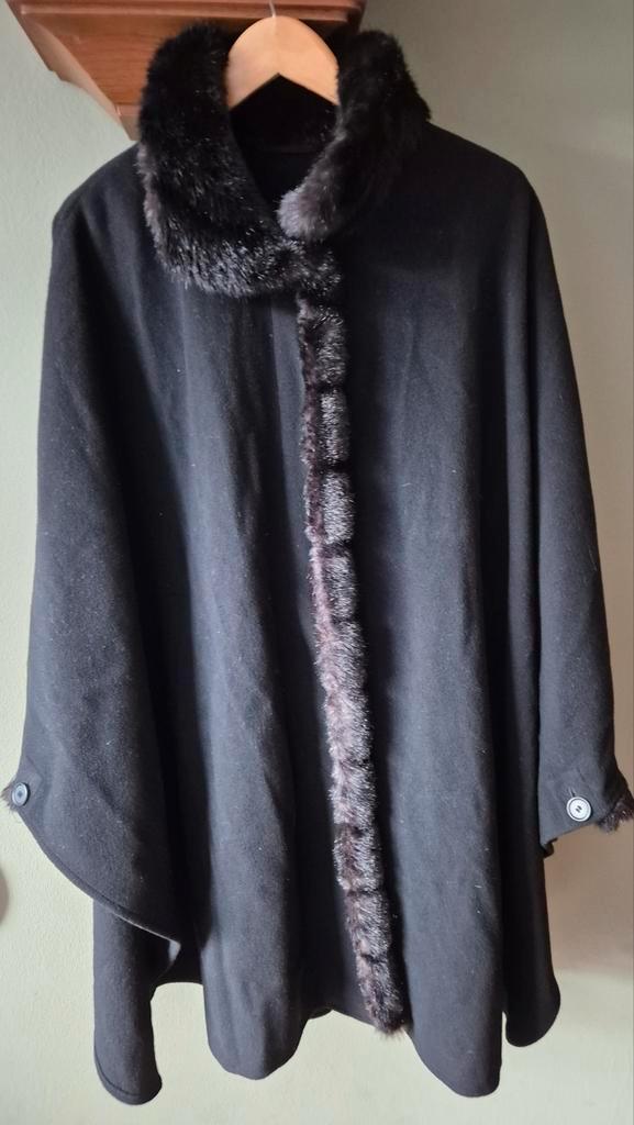 Vittoria Verani zgan wol cashmere zwarte poncho cape mt XXL, Kleding | Dames, Jassen | Winter, Zo goed als nieuw, Maat 46/48 (XL) of groter