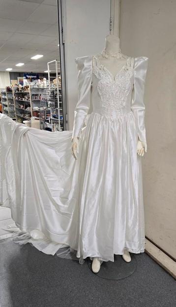 Pronovias trouwjurk, maat 36, met sleep en evt sluier