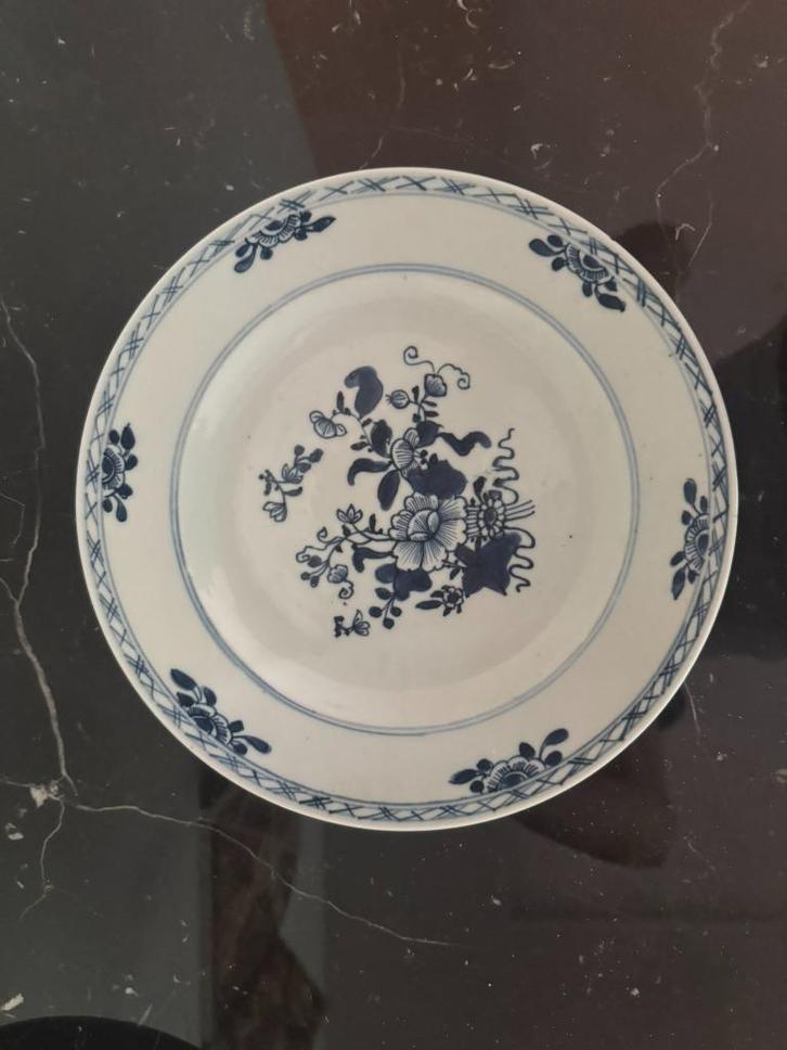 Zes Chinese blauw-witte borden met bloemenmotief, Antiek en Kunst, Antiek | Keramiek en Aardewerk, Ophalen