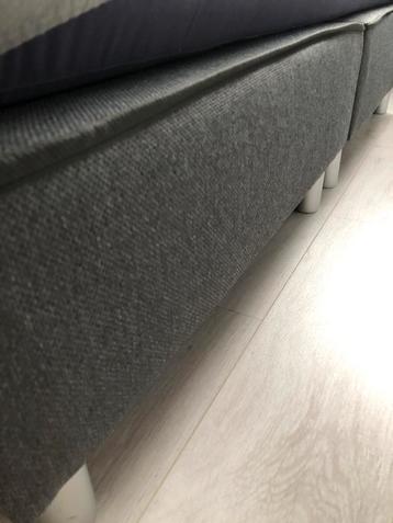 Boxspring zonder matras beschikbaar voor biedingen