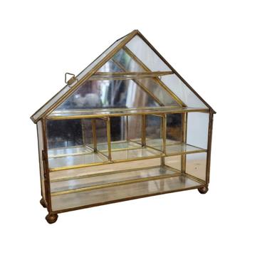 Hollywood regency vitrine wandkastje beschikbaar voor biedingen