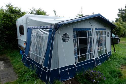 Caravan Eriba Nova 390, Caravans en Kamperen, Caravans, Particulier, tot en met 2, 1000 - 1250 kg, Treinzit, Eriba, 2 aparte bedden