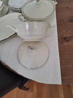 Servies licht creme+4 schaaltjes zilver kleurige rand, Ophalen, Zo goed als nieuw