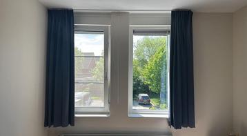 6 gordijnen met rails en trekstang-ook los te koop beschikbaar voor biedingen