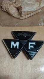 Embleem Massey Ferguson 135, Ophalen of Verzenden, Landmacht, Nederland, Embleem of Badge