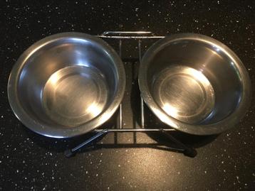 Eet en Drankbakjes - kat, hond of andere kleine huisdier beschikbaar voor biedingen