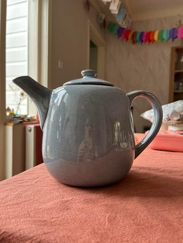 Theepot blauw 2 liter beschikbaar voor biedingen