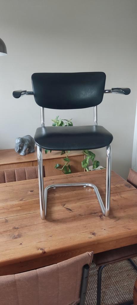 2 leuke vintage stoeltjes met buizenframe en vinyl bekleding, Huis en Inrichting, Stoelen, Zo goed als nieuw, Ophalen