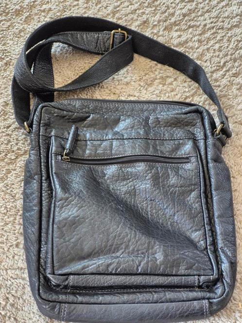 Zwart leer Spikes & Sparrow Crossbody Schoudertas  herentas, Sieraden, Tassen en Uiterlijk, Tassen | Schoudertassen, Zo goed als nieuw