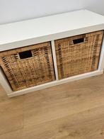 Leuke witte, lage kast met rieten mandjes (Ikea), Huis en Inrichting, Kasten | Overige, Ophalen, Gebruikt