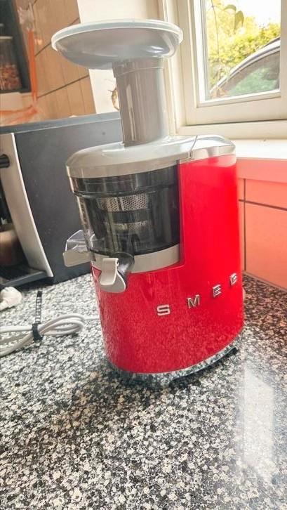 Mooie rode SMEG slowjuicer SJF01 zgan!, Huis en Inrichting, Keuken | Keukenbenodigdheden, Zo goed als nieuw, Ophalen