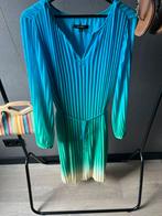 Van Comma ZGAN feestelijke plisse jurk in maat 44., Kleding | Dames, Jurken, Maat 42/44 (L), Zo goed als nieuw, Comma, Ophalen of Verzenden