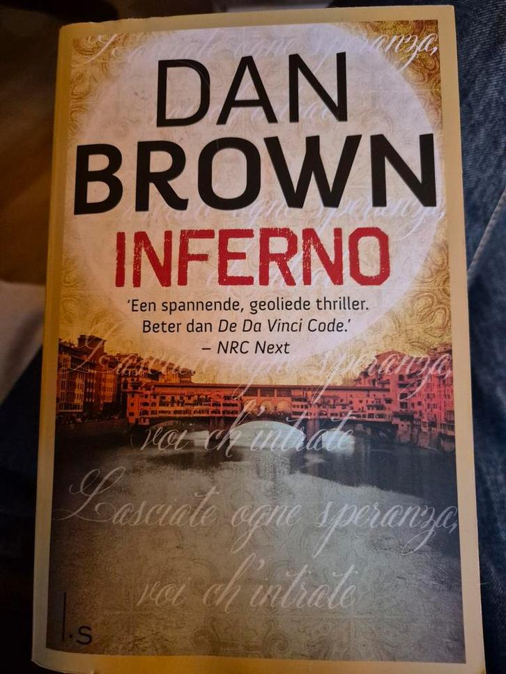 Inferno - Dan Brown (Paperback), Boeken, Thrillers, Zo goed als nieuw, Nederland, Ophalen of Verzenden