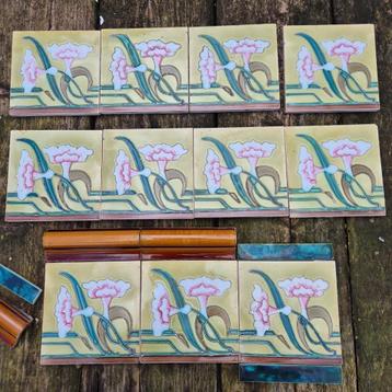 11 Art nouveau / jugendstil randtegels decor in relief, geel beschikbaar voor biedingen