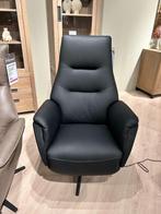 Relaxfauteuil Elegance Zwart Leder met sta op en accu!, Huis en Inrichting, Fauteuils, Ophalen, 75 tot 100 cm, Zo goed als nieuw