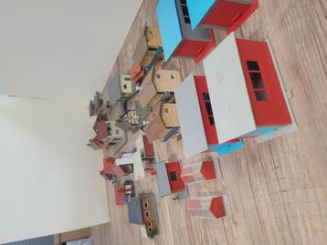 kunststof huisjes/gebouwtjes/stationnetjes/garagetjes voor b beschikbaar voor biedingen