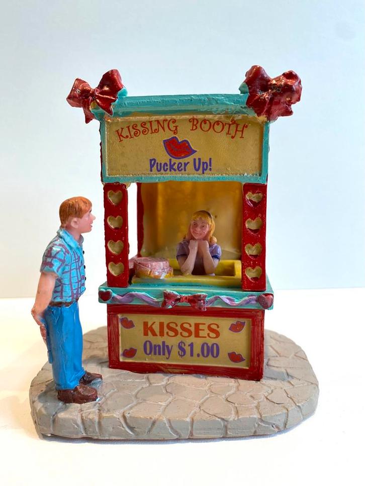 Lemax Kissing Booth (63582), Diversen, Kerst, Verzenden