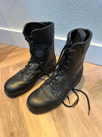 Nieuwe veiligheids laarzen/ legerkistjes maat 44. beschikbaar voor biedingen