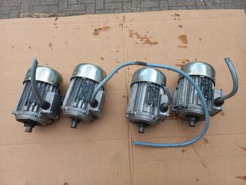 4x Elektromotor 0.25 kw 1340 owm As 16 mm beschikbaar voor biedingen