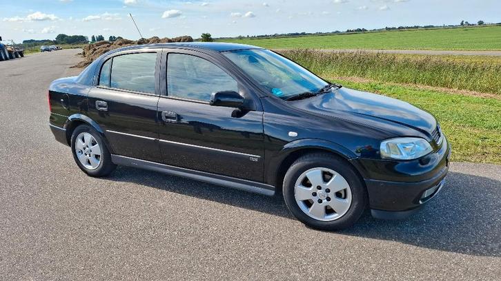 Opel Astra 1.8 16V SDN 2002, nieuwe distr.riem, APK 09-2026, Auto's, Opel, Particulier, Astra, ABS, Airbags, Airconditioning, Boordcomputer