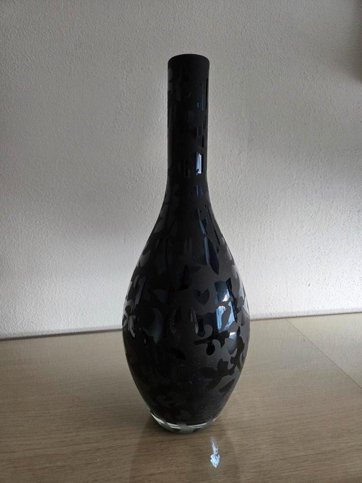 Mooie vaas zwart glas, Huis en Inrichting, Woonaccessoires | Vazen, Zo goed als nieuw, Zwart, Minder dan 50 cm, Glas, Ophalen of Verzenden