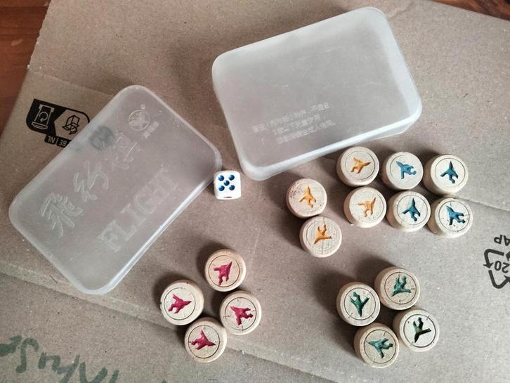 Vliegtuigschaak, zonder het speelveld, Hobby en Vrije tijd, Gezelschapsspellen | Bordspellen, Gebruikt, Ophalen of Verzenden