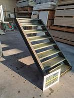 stalen trap met bordes 114 breed, traanplaat treden, trappen, Doe-het-zelf en Verbouw, Ladders en Trappen, Ophalen, Gebruikt, Trap