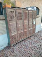 stalen geklonken kast, Ophalen