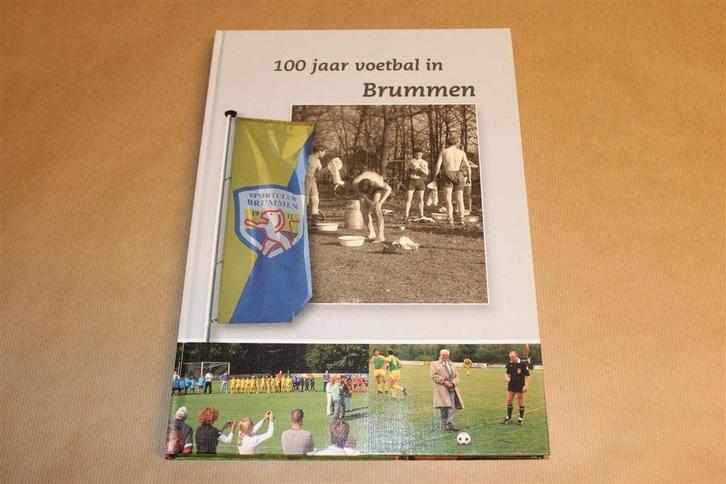 100 Jaar Voetbal in Brummen — Jubileumboek, Boeken, Sportboeken, Zo goed als nieuw, Watersport en Hengelsport, Ophalen of Verzenden