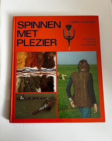 Vintage boek: Spinnen met plezier Tonny Schutten beschikbaar voor biedingen