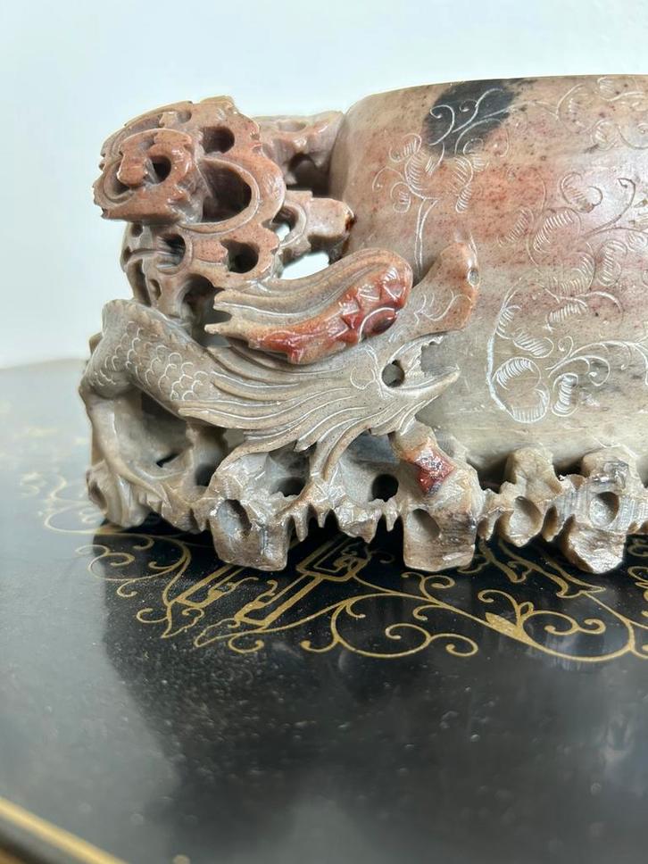 Handgesneden Chinese spekstenen penseelhouder met waspot, Antiek en Kunst, Kunst | Niet-Westerse kunst, Ophalen of Verzenden
