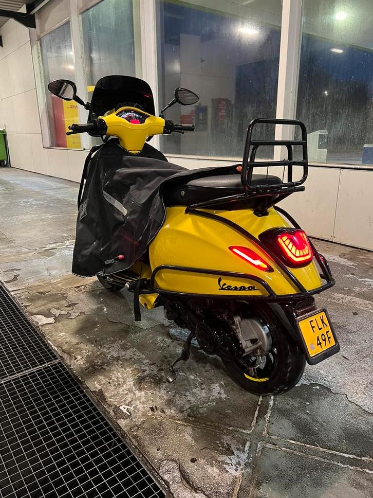 Vespa sprint full option, Fietsen en Brommers, Scooters | Vespa, Zo goed als nieuw, Overige modellen, Maximaal 45 km/u, Benzine