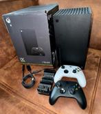 XBox Series X - 1 TB, Spelcomputers en Games, Spelcomputers | Xbox One, Ophalen, Met 2 controllers, Zo goed als nieuw, 1 TB