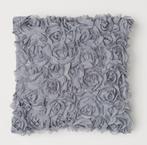 5x H&M grijs kussenhoes 40x40 cm met chiffon bloemen, Ophalen of Verzenden, Nieuw, Grijs, Vierkant