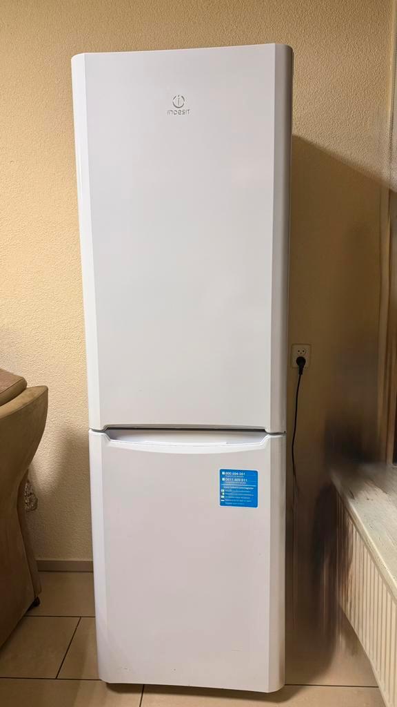 Indesit Combi Koelkast met Vriesvak - Nette Staat, Witgoed en Apparatuur, Koelkasten en IJskasten, Gebruikt, Met vriesvak, 200 liter of meer