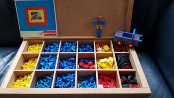 Plasticant vintage constructiespeelgoed uit jaren 60/70 beschikbaar voor biedingen