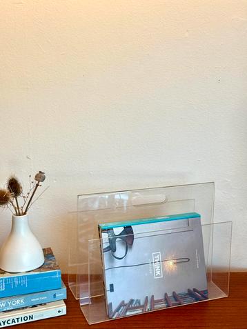 Vintage plexiglas lectuurbak jaren 70 space age beschikbaar voor biedingen